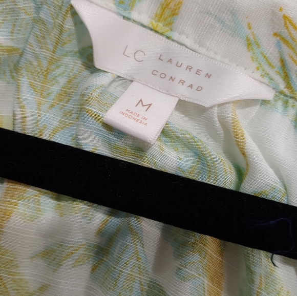 LAUREN CONRAD TROPICAL PULLOVER TOP (963) - Picture 4 of 13